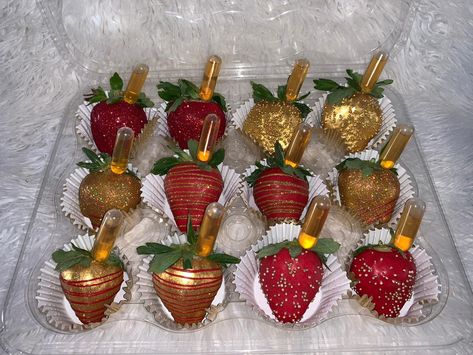 Strawberries Chocolate Covered, Charcuterie Party, Jordan Baby Shower, Strawberries Chocolate, Birthday Idea, Chocolate Hearts, 16th Birthday Party, Birthday Treats, Chocolate Strawberries