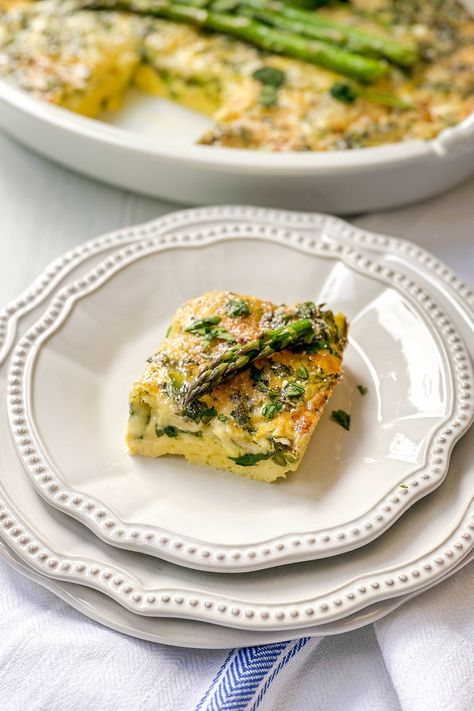 This Asparagus Egg Bake Breakfast Casserole is an easy brunch recipe filled with the season's best ingredients, including fresh herbs, greens, and cheese. This utterly delicious egg casserole is a breakfast recipe you'll love! Egg And Asparagus Recipes, Asparagus Breakfast Recipes, Egg Bake Breakfast Casserole, Vegetarian Egg Bake Casserole, Zucchini Egg Casserole Recipes, Egg Asparagus Breakfast Casserole, Egg Bake Breakfast, Paleo Egg Bake Casserole, Mushroom Egg Bake