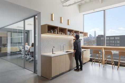 Project Worldwide Offices - New York City Office Kitchenette, Kitchenette Design, Kitchen Pantries, Office Canteen, Kitchen Pantry Organization, Organizing Kitchen, Commercial Office Design, Office Pantry, Pantry Room