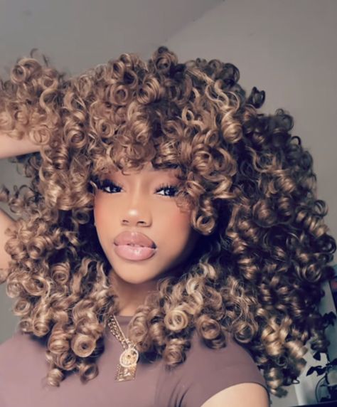 Perfect Curly Hair Aesthetic, Black Curly Hair With White Highlights, Honey Blonde Curly Hair Black Women, Big Curly Hair Black Women, Black Woman With Blonde Hair, Curly Haircut With Bangs, Highlights Brown Hair Curly, Ugly Hairstyles, Blond Afro