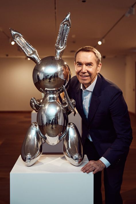 Jeff Koons with Rabbit (1986). Photo ©David Fisher, 2019. Jeff Koons Art, Printer Design, Ashmolean Museum, Rabbit Sculpture, Sophisticated Art, Bad Art, Jeff Koons, Balloon Dog, Sculpture Installation