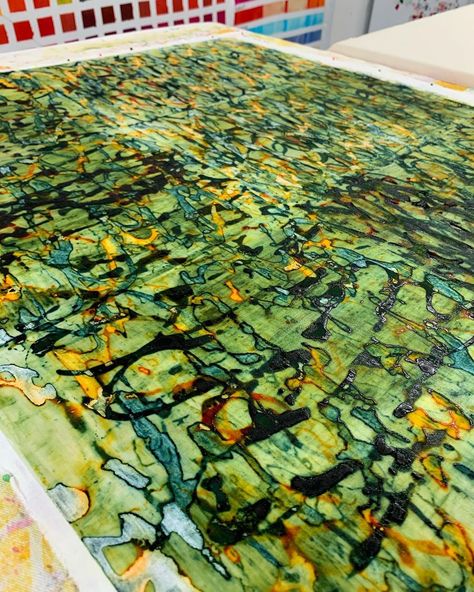 Gelli Printing On Fabric, Silk Screen Art, Gelli Printing, Silk Screen, Silk Screen Printing, Create Image, Silk Painting, How To Dye Fabric, Fabric Painting