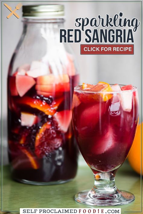 Virgin Sangria, Apple Cider Sangria Recipe, Moscato Sangria, Non Alcoholic Sangria, Red Sangria Recipes, Sparkling Red Wine, Christmas Sangria, Red Wine Sangria, Berry Sangria