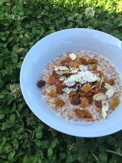 My New Favorite Breakfast-Bulgur Wheat "Porridge" A Vegan Nutritionally Packed Powerhouse! Wheat Porridge, Bulgur Recipes, Coconut Porridge, Bulgar Wheat, Bulgur Wheat, Breakfast On The Go, Mediterranean Diet Recipes, Better Health, Healthy Ingredient