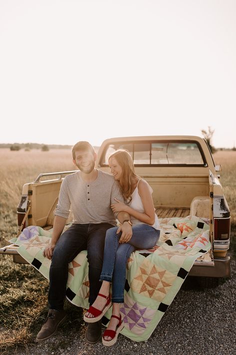 Cattle Trailer Photoshoot, Trailer Photoshoot, Pics With Bf, Tennessee Memphis, Cattle Trailers, Grass Photography, Family Photo Shoot Ideas, Car Photoshoot, Photo Quilts