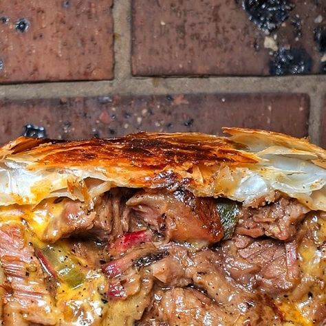 Matthew Bromage on Instagram: "Brisket, jalapeno, pickle and cheese PIE   What do you do with leftover brisket?  For me, it's either chilli or pies   Basic recipe   Chop up brisket, make a gravy (I just use Maggi Gravy Classic Rich mix)   Combine gravy and chopped brisket, add sliced pickles and jalapenos   Warm in a pan until all thoroughly mixed  Add diced cheese (hi-melt cheese works a treat)   Then whether you use puff pastry or short crust, it's up to you   I use puff pastry and a deep dish pie maker   Then cut your pastry, lay the pastry in the pie maker, fill with your mixture, another layer of pastry and shut the lid   Cook till golden brown   These were absolutely delicious, with a nice little kick!  #boomasbbq #barbecue #barbeque #bbq  #melbourne #australia #lowandslow #grilling Brisket Jalapeno Cheese Pie, Brisket Jalapeño Pot Pie, Brisket Jalapeño And Cheese Pot Pie, Brisket Pot Pie, Brisket Pie, Pickle And Cheese, Sliced Pickles, Beef Chilli, Deep Dish Pie