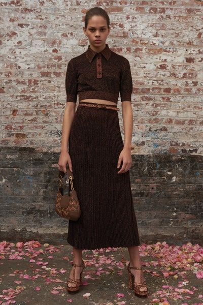 Michael Kors Collection Pre-Fall 2019 Collection - Vogue Moda Over 40, Womens Fashion Casual Winter, Women Fashion Edgy, Michael Kors Collection, A Skirt, Black Women Fashion, Fashion Over 40, Autumn Fashion Women, Pre Fall