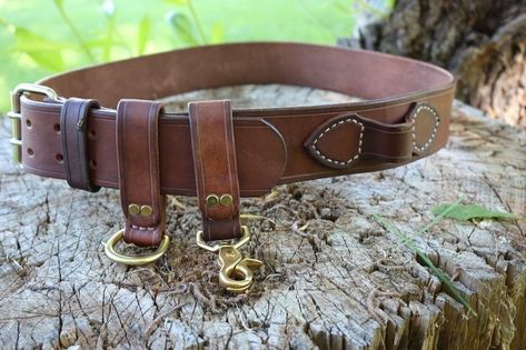 Canadian Bushcraft Gear Belt - Bushcraft Canada #bushcraftbelt #bushcraftcanada Gear Belt, Bushcraft Backpack, Bushcraft Kit, Leather Working Projects, Bushcraft Skills, Bushcraft Gear, Bushcraft Camping, Leather Suspenders, Leather Workshop