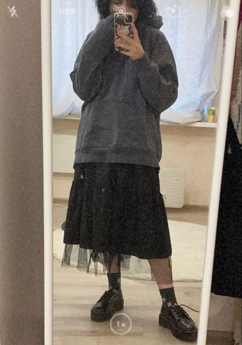 long skirt alt fashion y2k fairy grung black skirt emo Outfits With Long Skirts, Emo Tops, Womens Photography, Long Black Skirt Outfit, Black Skirt Outfit, Long Black Skirt, Black Skirt Outfits, Long Skirt Outfits, Alt Outfits