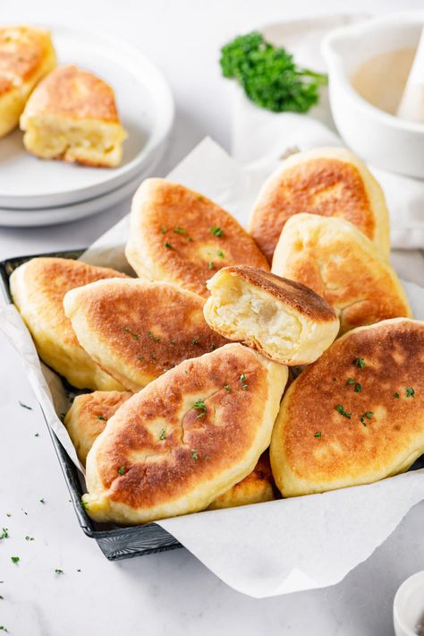 Pirozhki Recipe, Piroshky Recipe, Russian Pastries, Potato Filling, Russian Food, Homemade Pastries, Hand Pies, Mashed Potato, Creamy Mashed Potatoes