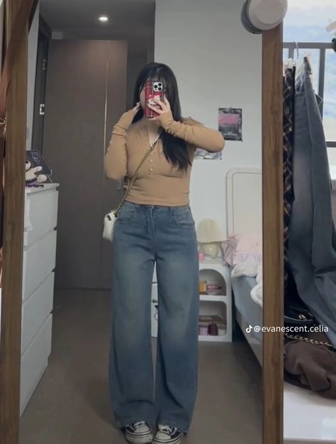 Mid Size Korean Outfits, 60kg Woman Outfit, Chubby Korean Outfits, Small Top Big Pants Outfit, Chubby Fashion Outfits Korean, Ootd Gemuk, Chubby Outfit Ideas, Chubby Girl Fashion, Outfits For Chubby Girls