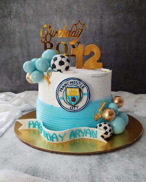 Ball Theme Cake, Football Cake Design, Ball Theme Birthday, Food Ball, Sports Cakes, Boys First Birthday Cake, Whipped Cream Cakes, Vintage Birthday Cakes, Ball Cake