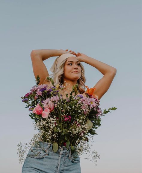 Flower Too Photo Shoot, Flowers Tucked In Pants Photoshoot, No Top Flower Photoshoot, Women With Flowers, Flower Picture Ideas, Flowertop Photoshoot Ideas, Flower Bouquet Shirt Photoshoot, May Photoshoot Ideas, Flower Pants Photoshoot