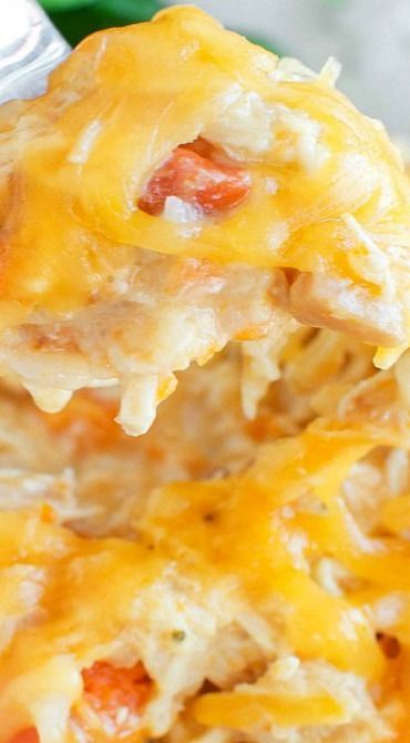 Easy Cheesy Crockpot Chicken Velveeta Chicken Crockpot, Crockpot Chicken And Hashbrown Recipes, Cheesy Crockpot Chicken, Delish Dinners, Cooking Master, Cheese Rice, I'm Fat, Easy Crockpot Chicken, Hashbrown Recipes