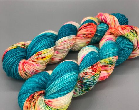 Hand Dyed Yarn Inspiration, Turquoise Yarn, Speckled Yarn, Dyeing Yarn, Yarn Inspiration, Vogue Knitting, Handspun Yarn, Dyed Yarn, Sock Yarn