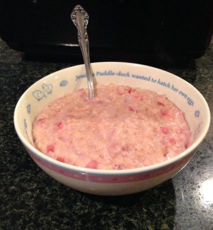 I love Quaker Strawberries and Cream Instant Oatmeal but HATE the additives so I decided to make it with fresh ingredients. Berry Ideas, Strawberries And Cream Oatmeal, Quaker Oatmeal, Oatmeal Flavors, Strawberry Oatmeal, Instant Oatmeal, Oatmeal Recipe, Oatmeal Recipes, Fresh Ingredients