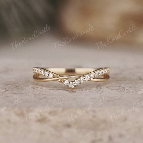 Unique Round Moissanite Wedding Band Solid Gold Rings Vintage Moissanite Stacking Ring Custom Wedding Ring Art Deco Women Handmade Jewelry ITEM DETAILS ●Available in yellow, white or rose solid 10k, 14k or 18k gold. This ring can be made in Platinum. ❀❀Wedding band  Stone: Moissanite Shape: Round shape Weight: about 0.19ct Band width around 1.5mm Visit my shop for more jewelry: https://www.etsy.com/shop/TheRoseCastle if you would like to customize your unique ring, you may contact us about your ideas and pictures. Hope I could get the chance to create fabulous rings for you! ❀Production ---- This ring is handmade and very good quality! Please allow 2-4 weeks for production. It can be made to any ring size.  ❀Engraving service We accept the engraving order, leave a note when placing an orde Indian Wedding Rings Gold Women, Alternative Wedding Bands For Women, Cute Wedding Rings Unique, White And Yellow Gold Wedding Band, Unique Engagement Rings Stacked, Non Traditional Rings, Women’s Rings, Vintage Wedding Rings Simple, Unique Engagement Bands