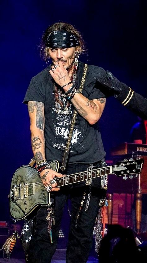 How To Dress Like Johnny Depp, Rock Boy Aesthetic, Rocker Outfit Men, Johnny Depp Beard, Johnny Depp Fashion, Johnny Depp Band, Biker Outfit Men, Bikers Outfit, Johnny Depp Funny