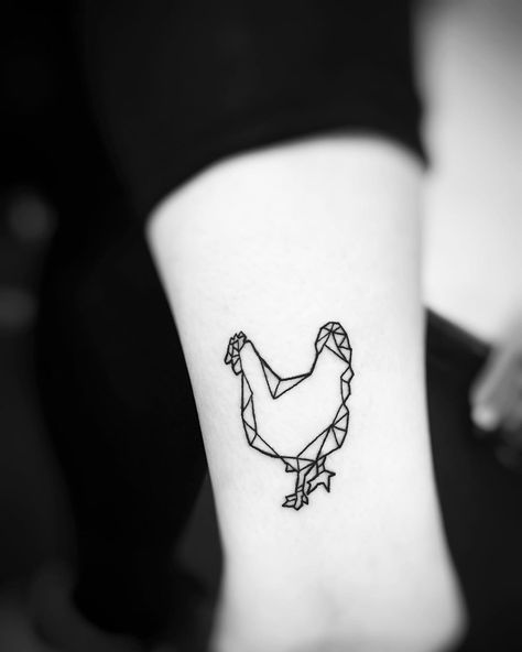 Charlotte Lee | Geometric | Chicken                                                                                                                                                                                 More Hen Tattoo, Chicken Tattoo, Rooster Tattoo, Mark Tattoo, Memorial Tattoos, Tattoo Illustration, Geometric Animals, Tattoos Art, Sister Tattoos