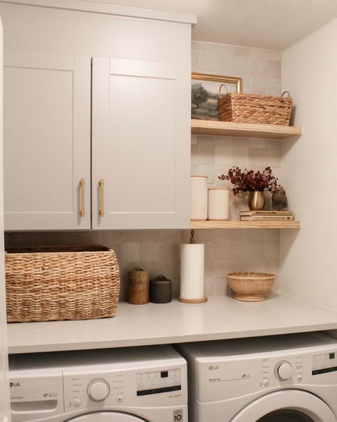 Laundry Room Storage Room Combo, Light And Airy Laundry Room, Laundry Room Organic Modern, Sleek Laundry Room, Laundry Room Ideas Simple, Small Laundry Room Design Top Loader, Simple Laundry Room Design, Farmhouse Small Laundry Room Ideas, Laundry Room Upper Cabinets