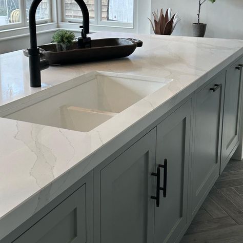 With its dramatic veining CRL Quartz Calacatta Dorado is a luxurious surface that is perfect for making a statement. Drawing the eye with its beautiful and individual sense of character, the surface will bring elegance to proceedings whether used as a splashback or as a waterfall end on a kitchen island. Click to order your free sample! |
#calacattagold #quartz #marblequartz #marbleworktops #marblecountertops #quartzworktops #quartzcountertops #kitchenworktops #kitchencountertops #worktops Quartz Calacatta, Kitchen View, Marble Worktops, Calacatta Quartz, Quartz Worktops, Urban Apartment, Marble Quartz, Calacatta Gold, Digital Texture