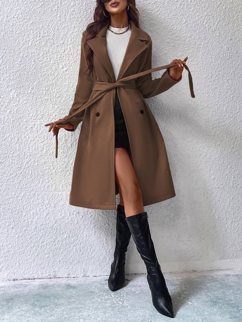 Fall outfits inspiration Long Brown Trench Coat, Uk Style Woman Outfits, Brown Trenchcoat, Boss Lady Style, Brown Coat Women, Long Brown Coat, Trench Coat Beige, Women's Trench Coat, Stylish Winter Coats