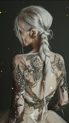 Old Woman Aesthetic, Old People With Tattoos, Witchy Hairstyles, Older Women With Tattoos, Over 40 Hair, People With Tattoos, Airy Styles, Women With Tattoos, Tattoos Beautiful