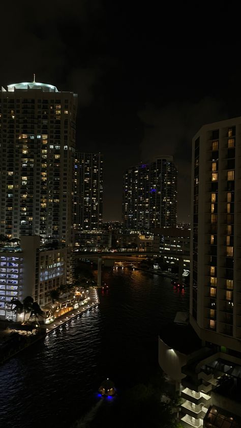 Miami At Night, Miami Nightlife, Brickell Miami, New York City Night, Miami Skyline, Miami Night, Miami City, Dubai Aesthetic, Beach Sunset Wallpaper