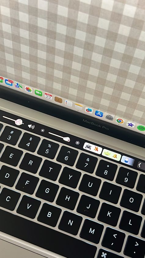 Macbook Pro M2 Aesthetic, Macbook Pro Touch Bar Aesthetic, Touchbar Macbook, Macbook Air Case Aesthetic, Macbook Manifestation, Apple Wishlist, Macbook Touch Bar, Macbook Pro M2, Macbook Pro Touch Bar