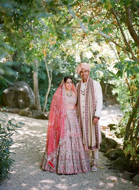 Learn all about common Indian wedding traditions, from what Indian wedding dresses typically look like to what the popular Indian wedding rituals are. Intercultural Wedding, Mehndi Party, Hindu Ceremony, Tattoos Geometric, Wedding Traditions, Indian Wedding Invitations, Wedding Rituals, American Wedding, Indian Wedding Outfits