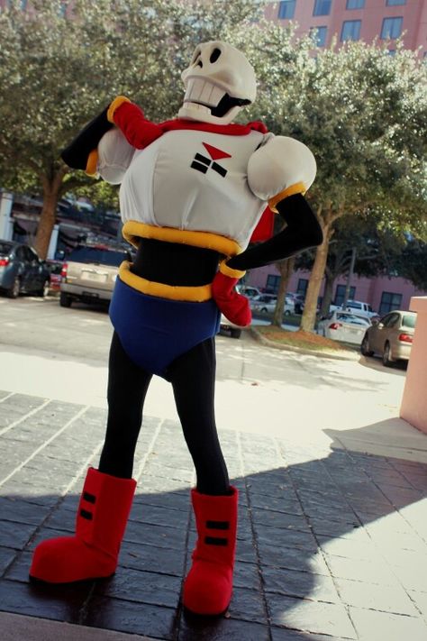 The Great Papyrus! Now THAT'S cosplay at perfection! And that's a work of art ;) Papyrus Cosplay, Donald Duck, Deadpool, Geek Stuff, Disney Characters, Disney, Fictional Characters, Art