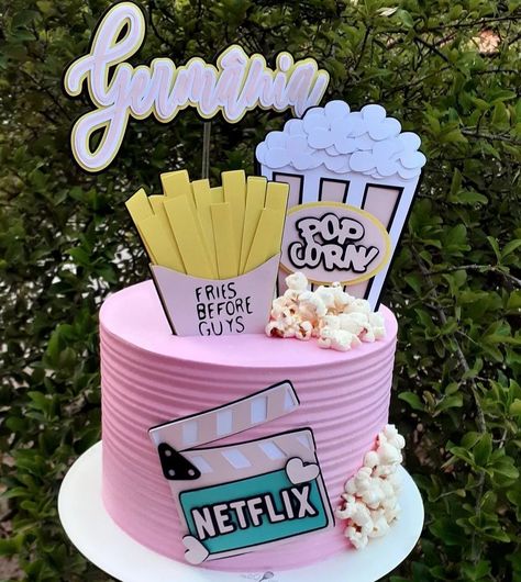 Netflix Theme Cake, Cinema Birthday Cake, Netflix Cake Ideas, Movie Party Cake, Movie Theme Birthday Party Cake, Movie Night Cake Ideas, Movie Night Birthday Cake, Netflix Cake, Movie Night Cake