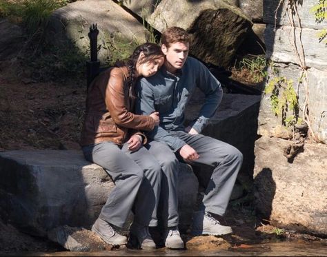 A best friend is life's way of saying live on Katniss And Gale, Team Gale, Hemsworth Brothers, Hunger Games Mockingjay, Hunger Games 3, Hunger Games Catching Fire, Star Track, Suzanne Collins, Hunger Games Trilogy