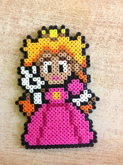 Perler Beads Princess Peach, Princess Peach Perler, Mario Bros Perler Beads, Peach Perler, Iron Beads Ideas, Perler Mario, Nintendo Perler, Hama Mario, Mario Room