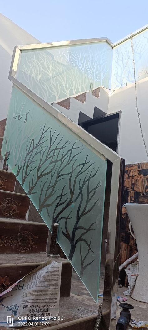 Glass Steel Realing, Itching Glass Design, Railing Glass Etching Designs, Stairs Glass Railing Design, Toughened Glass Design, Staircase Glass Design, Glass Stairs Design, Glass Staircase Railing, درابزين السلم