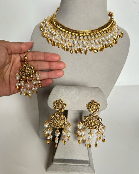 Pipal patti gold plated set with earrings ❣️ Calgary, Alberta 🇨🇦 In person and video call appointments available • To place an order DM/text or WhatsApp us with a picture of the piece >> 📱 • we offer a wide variety of Indian jewelry and we also provide wedding accessories for rent Jago, Mayian fatti, Mayiaan chunni etc •Canada 🇨🇦, USA 🇺🇸 shipping available! Free shipping on $150+ #yyc #elegantbydeep #calgary #bridaljewellery #bridalrental #yycrentals #calgaryinfluencer #vancouverphoto... Pipal Patti Gold Set, Vancouver Photos, Vancouver Photography, Punjabi Bride, Appointments Available, Wedding Sutra, Eid Collection, Calgary Alberta, Placing An Order