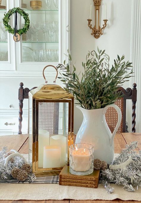 Lantern Centerpieces Dining Room, Table Decor With Lanterns, Decor With Lanterns, Dining Room Lantern, Lantern Decor Living, Lantern Table Decor, Table Lanterns, Dining Room Centerpiece, Dining Room Table Centerpieces