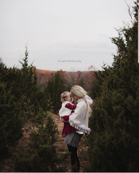 Family Of 3 Christmas Pictures Outdoor, Christmas Tree Farm Christmas Pictures, Christmas Tree Farm Photo Shoot Mother Daughter, Christmas Mini Sessions Greenhouse, Winter Mini Photo Sessions, Outdoor Christmas Family Photoshoot, Christmas Family Pictures Outdoor, Christmas Tree Lot Photoshoot Family, Christmas Photos Family Of 3