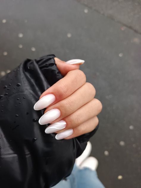 Clean White Nails, Nail Art Blanc, Milky White Nails, Matte White Nails, White Almond Nails, Nails Art Ideas, Look Clean, Milky Nails, Classy Acrylic Nails