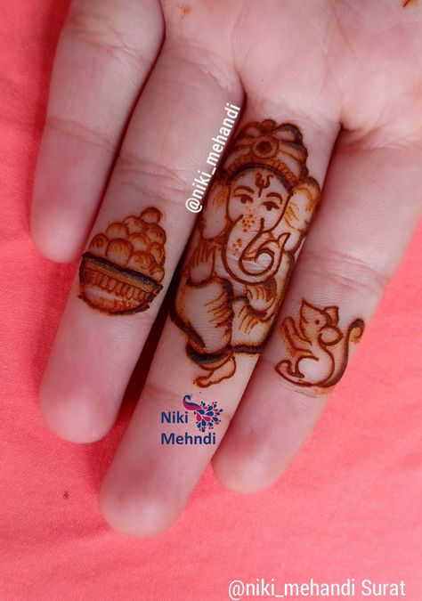 Ganpati Bappa Mhendi, Ganesh Mendhi Design, Easy Krishna Mehendi Designs, Ganpati Bappa Nail Art, Ganpati Mehndi Design Easy, Ganesh Mahendi Design, Ganpati Mehendi Designs, Ganpati Bappa Mehndi Design, Ganesh Mehendi