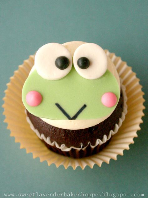 Keroppi cupcake topper Keroppi Cupcake, Keroppi Birthday, Frog Core, Artworks Ideas, Yummy Things To Bake, Frog Cupcakes, Frog Cake, Summer Cupcakes, Sanrio Keroppi