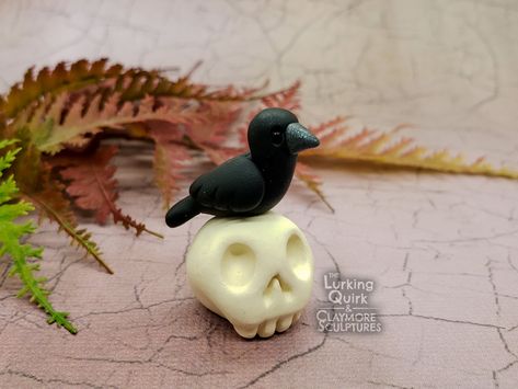 Crow Sitting, Mini Polymer Clay, Dark Pearl, Easy Clay Sculptures, Black Polymer Clay, Halloween Clay, Clay Magnets, Air Dry Clay Projects, Pearl Gray