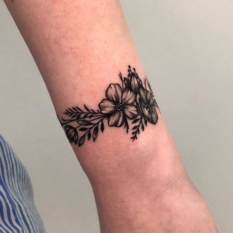 Traditional Tattoo Wrist, White Flower Tattoos, Cover Up Tattoos For Women, Tiny Flower Tattoos, Simple Wrist Tattoos, Simple Flower Tattoo, Wrist Tattoo Cover Up, Tattoos Infinity, Cool Wrist Tattoos