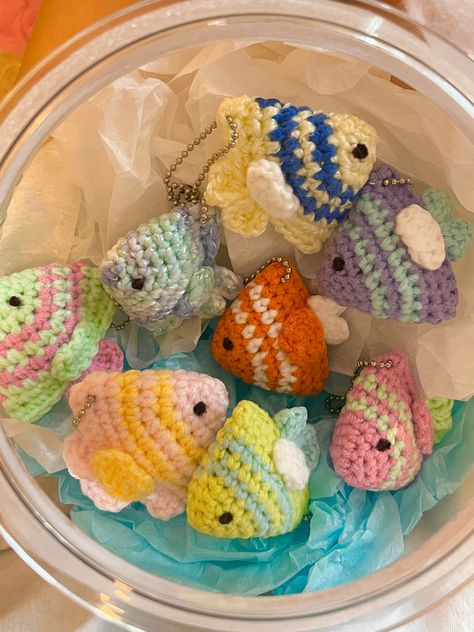 Colourful underwater fishies to adopt!  Customizable colours Crochet Small Ideas, Crochet Puffer Fish, Marine Crochet, Keychain Crochet Ideas, Small Things To Crochet, Crochet Trinkets, Korean Crochet, Ocean Crochet, Crochet Keychain Ideas