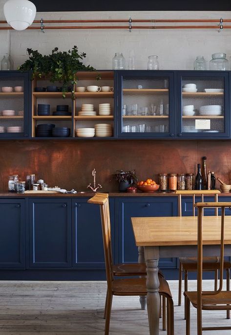 an impressive blue kitchen with a copper backsplash and a rich stained wooden countertop feels refined and vintage inspired Kitchen Color Schemes, Celebrity Kitchens, Navy Blue Kitchen, Navy Kitchen, Copper Backsplash, Blue Kitchen Cabinets, Blue Cabinets, Blue Kitchen, Copper Kitchen