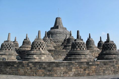 Foto Candi Borobudur Borobudur Temple, Semarang, Burj Khalifa, Dragon Art, Colorful Wallpaper, Graphic Poster, Good News, Temple, Art Inspiration