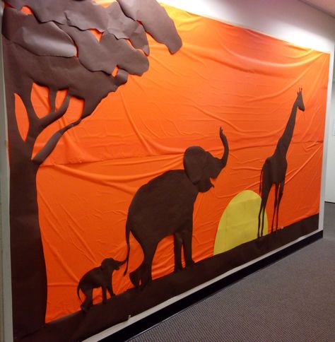 African Theme Classroom Ideas, Safari Themed Party Decorations, Safari Stage Decoration, Africa Decorations Party, Jungle Dance Theme, African Safari Party Decorations, African Savannah Classroom Decorations, Africa Themed Classroom, Safari Hallway Decorations