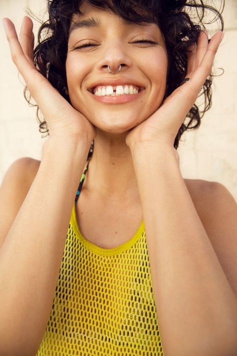 Woman Smiling, Work In New York, London College Of Fashion, Vogue Uk, Beauty Shots, Vogue Russia, Teen Vogue, Happy Women, Brooklyn New York