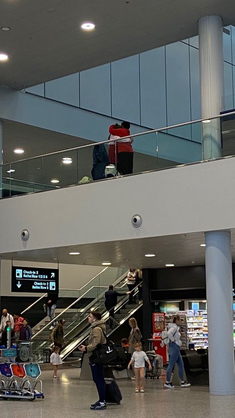 Couple In Airport Aesthetic, Couple Hugging At Airport, Airport Hugs Couples Aesthetic, Couple In Airport Hug, Airport Reunion Couples, Airplane Couple Aesthetic, Airport Hugs Couples, Couple Airport Aesthetic, Airport Couple Aesthetic