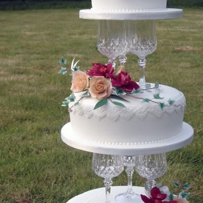 dress goblet glasses for a wedding | This feline Wedding Cake is a bit of a mix between traditional and ... 40th Anniversary Ideas, Cats Wedding, Classic Wedding Cake, Cat Wedding, Anniversary Ideas, 40th Anniversary, Classic Wedding, Tiered Cakes, Wedding Classic